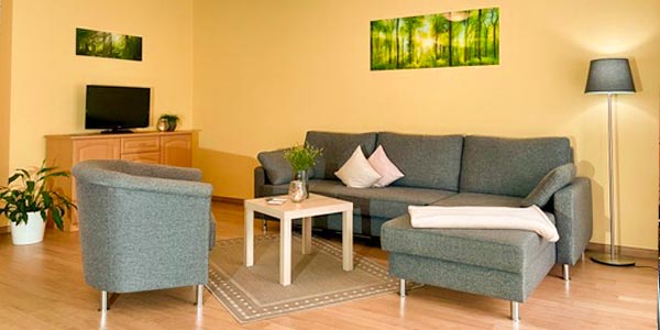 Ein Blick auf eine geräumige und komfortable Wohnung im Hotel - ein ideales Zuhause auf Zeit für Geschäftsreisende oder Urlauber.